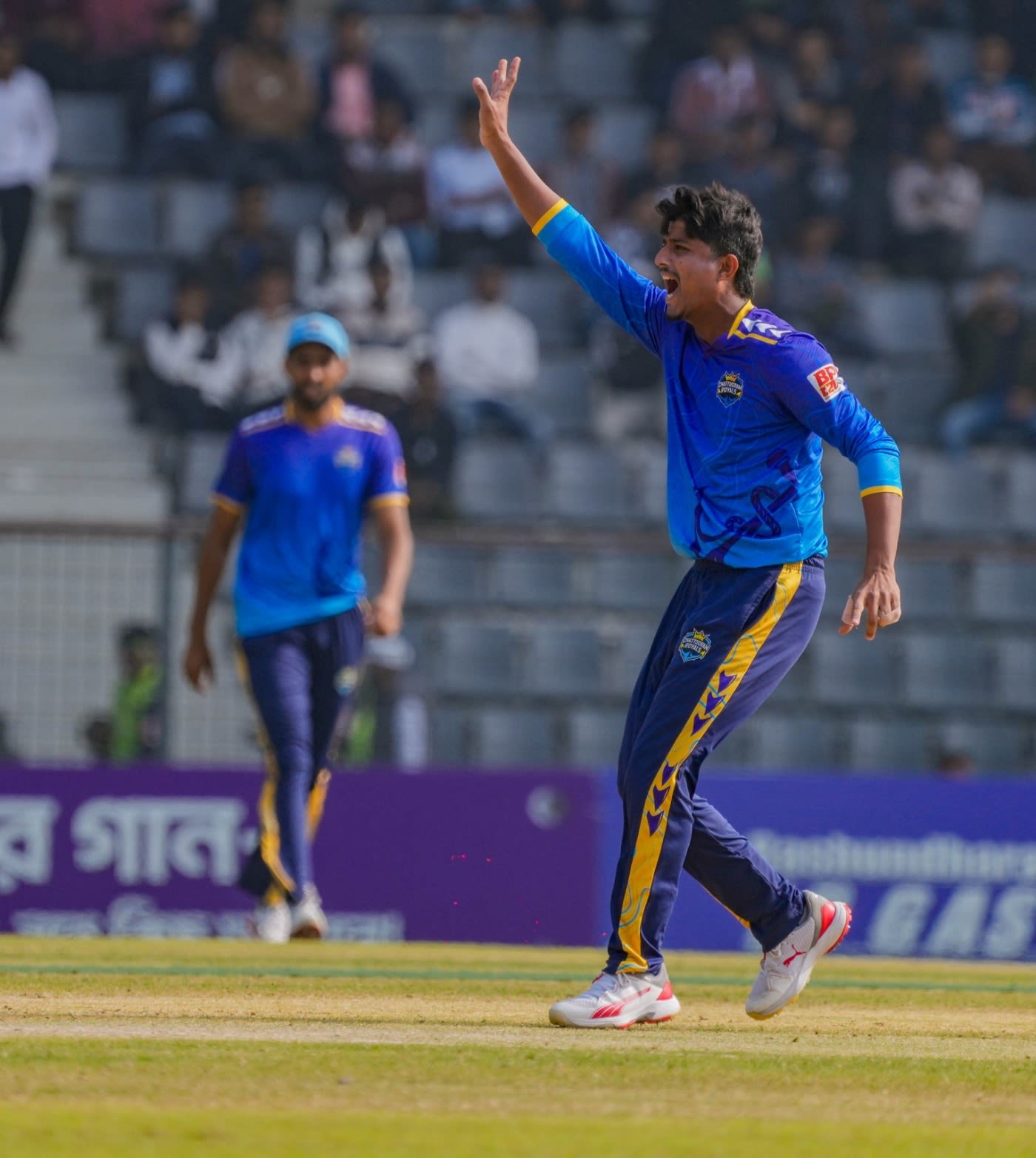 Mahedi Hasan appeals for a wicket