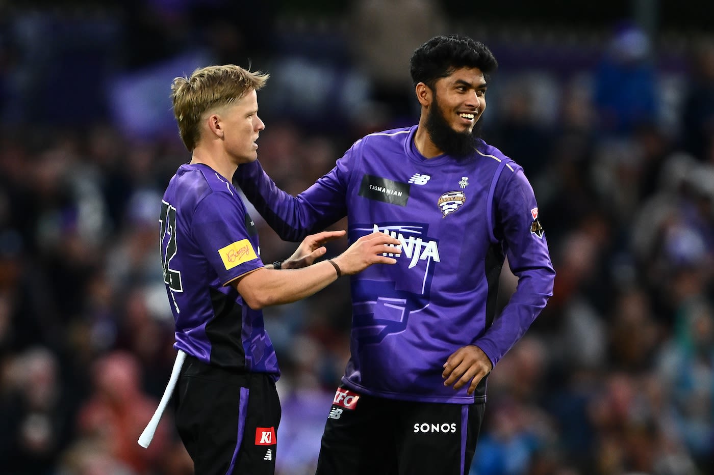 Nathan Ellis and Rishad Hossain picked up wickets in the middle overs