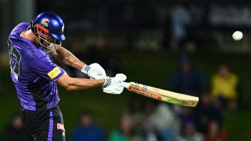 Hobart Hurricanes hold their nerve to keep back-to-back dreams alive