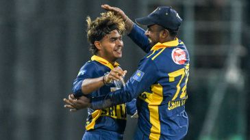 England succumb to spin-bowling choke as Sri Lanka go 1-0 up