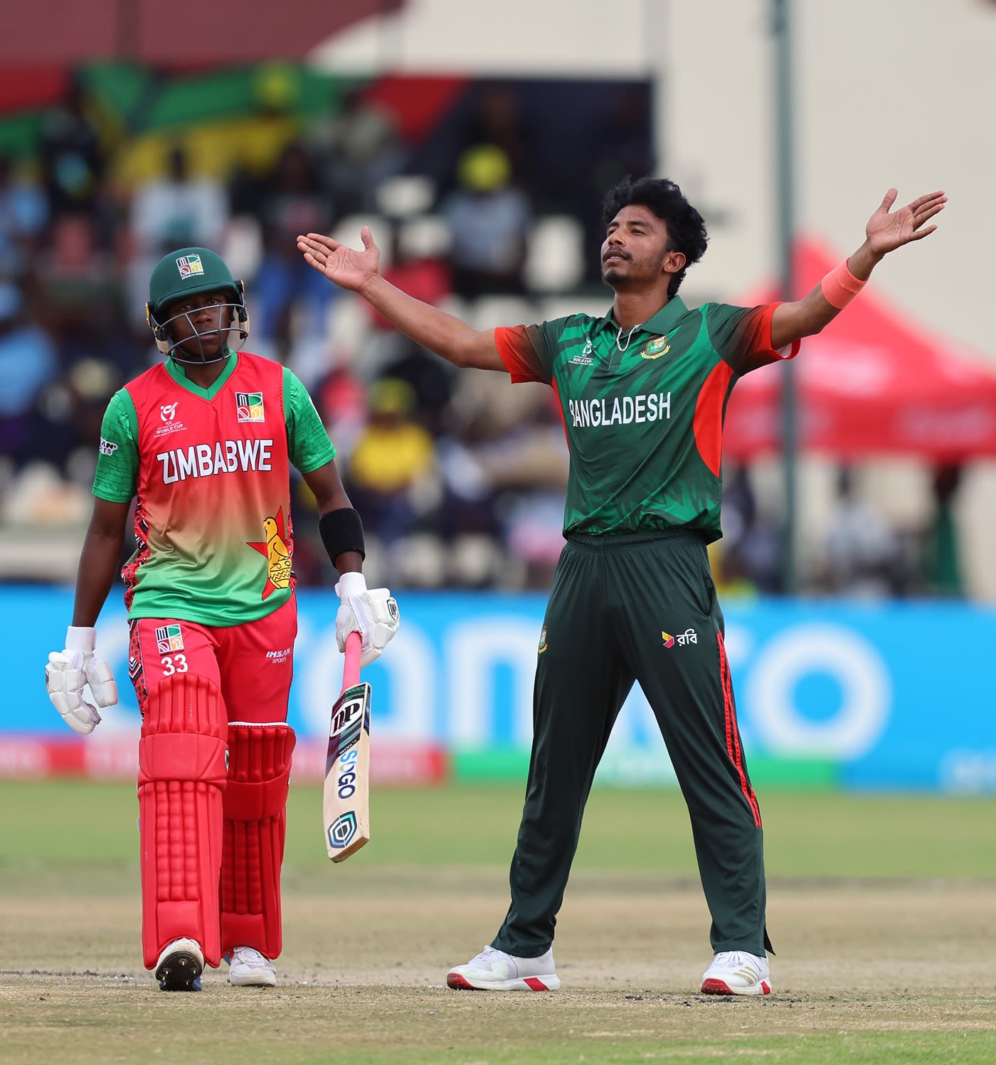 Iqbal Hossain Emon ran through the Zimbabwe top-order