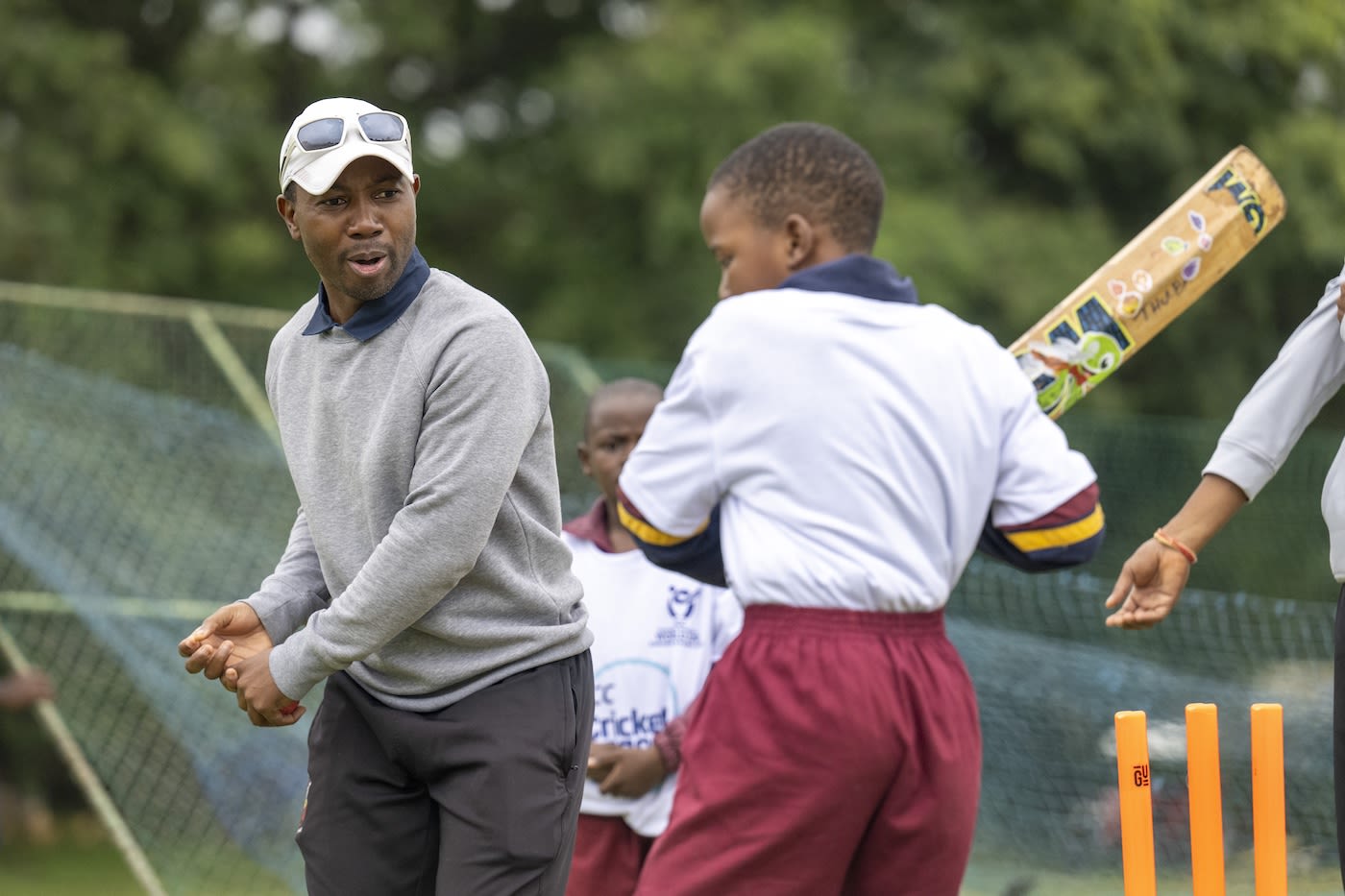 Tatenda Taibu coaches kids during a Cricket 4 Good Clinic