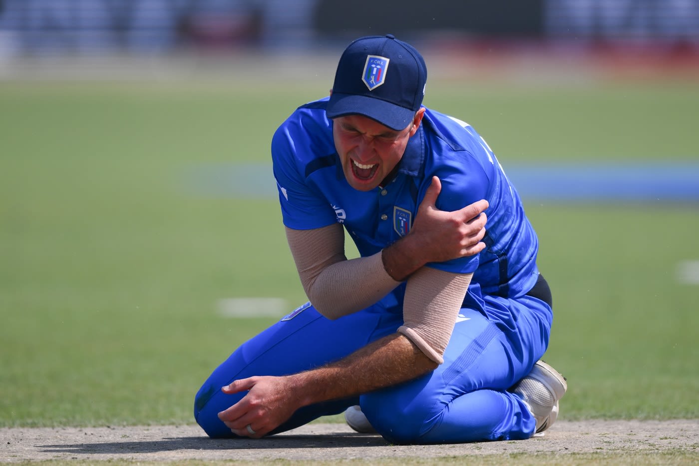 Wayne Madsen hurt his shoulder while fielding