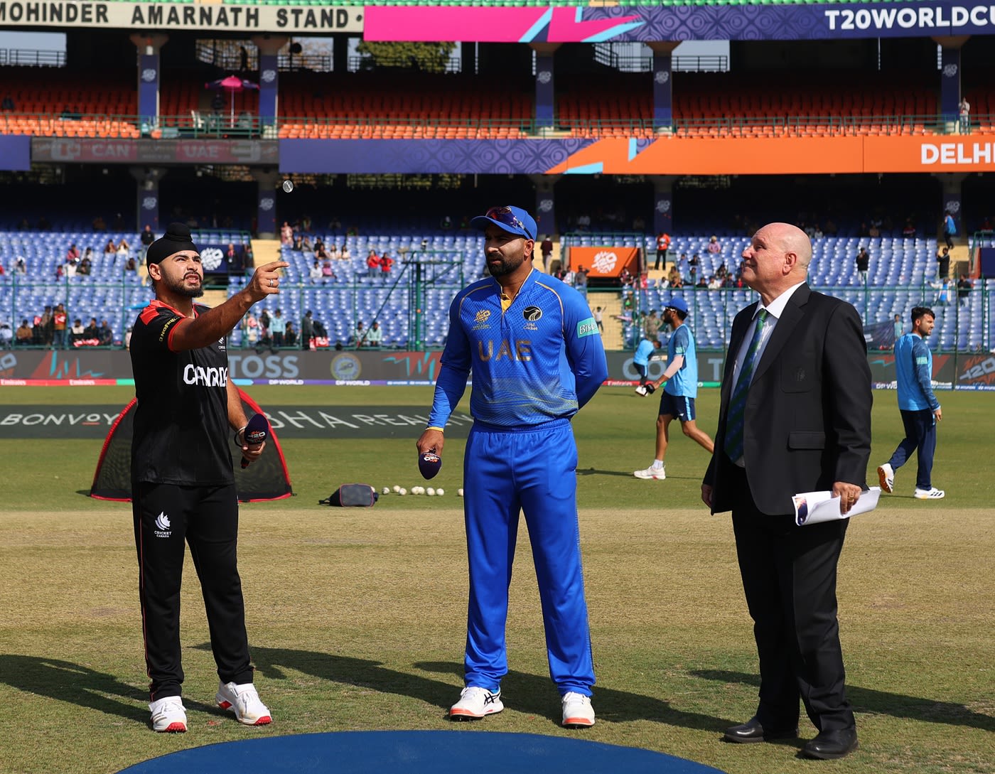 Dilpreet Bajwa and Muhammad Waseem at the toss