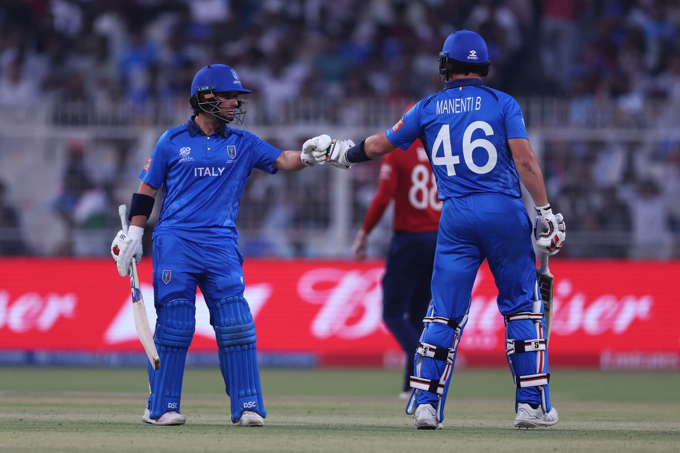 Justin Mosca and Ben Manenti stabilised Italy after early wickets
