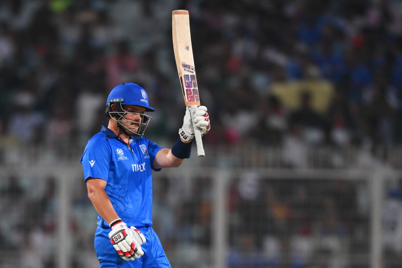 Ben Manenti brings up his fifty