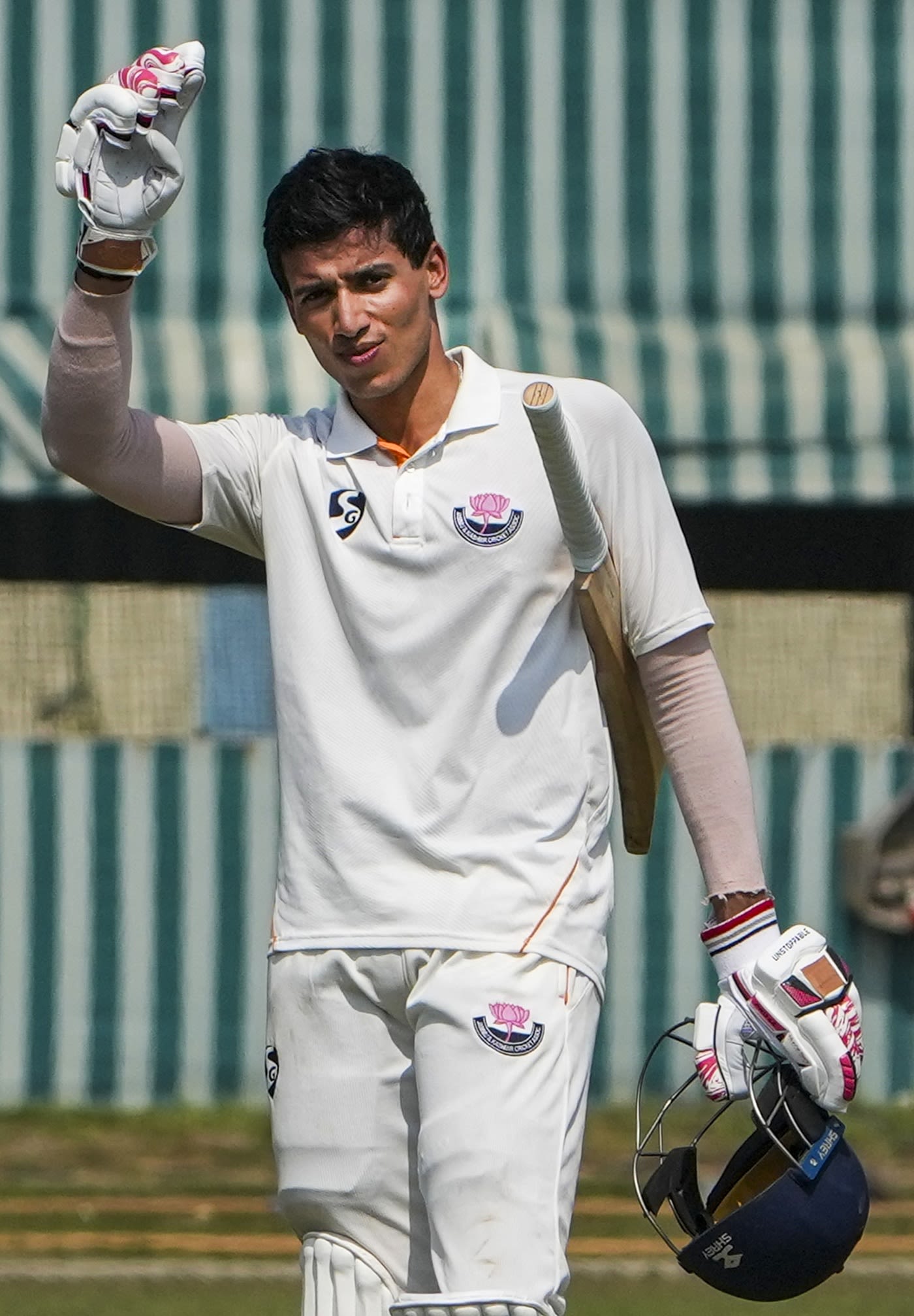 Vanshaj Sharma held the Jammu and Kashmir innings together