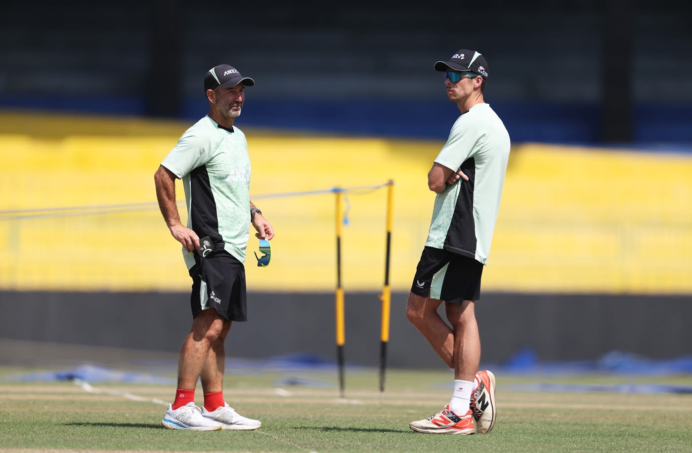 New Zealand coach Rob Walter and captain Mitchell Santner have a chat