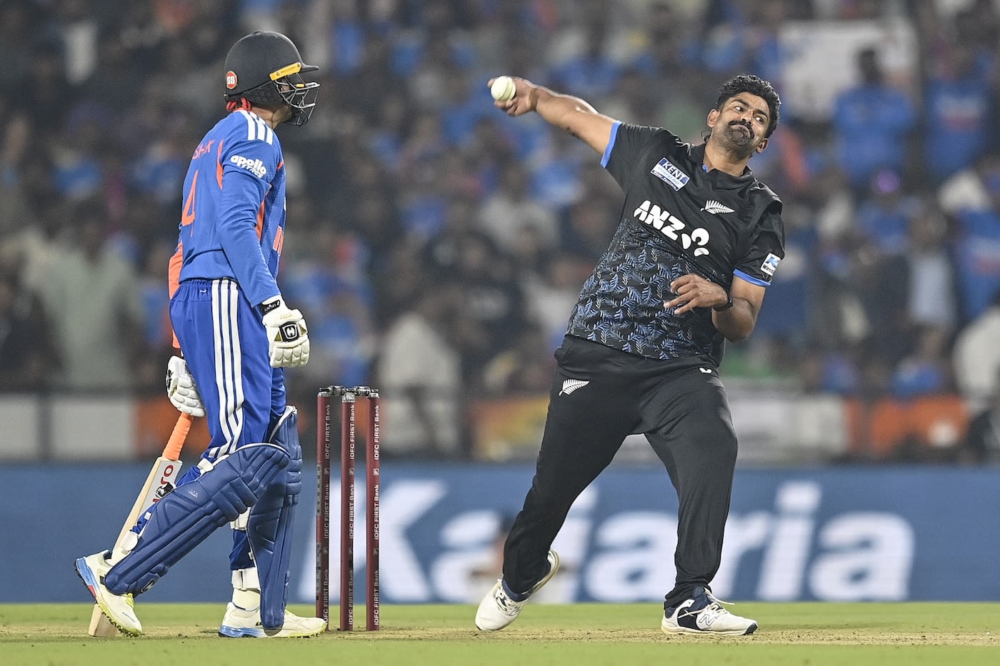 Ish Sodhi bowls