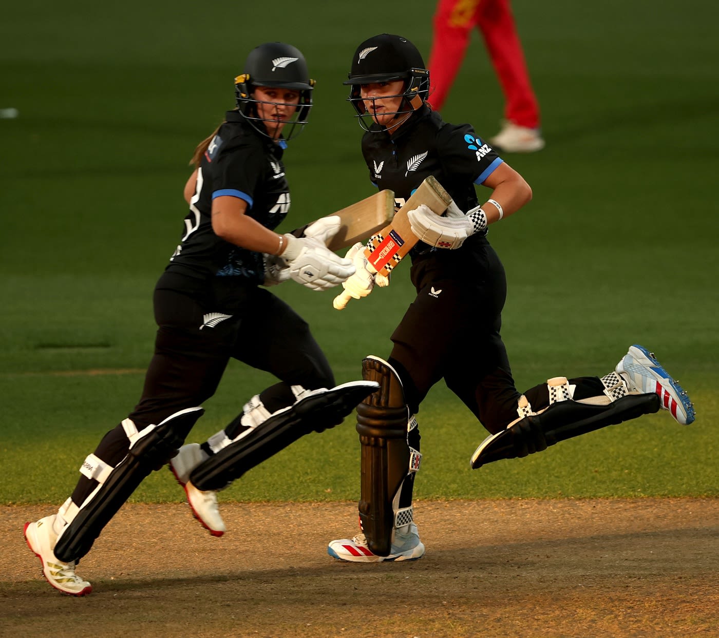 Isabella Gaze and Amelia Kerr added 163 together for the opening wicket