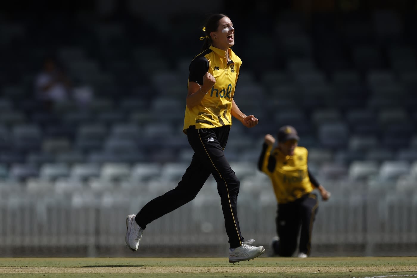 Ebony Hoskin struck twice in an over early on