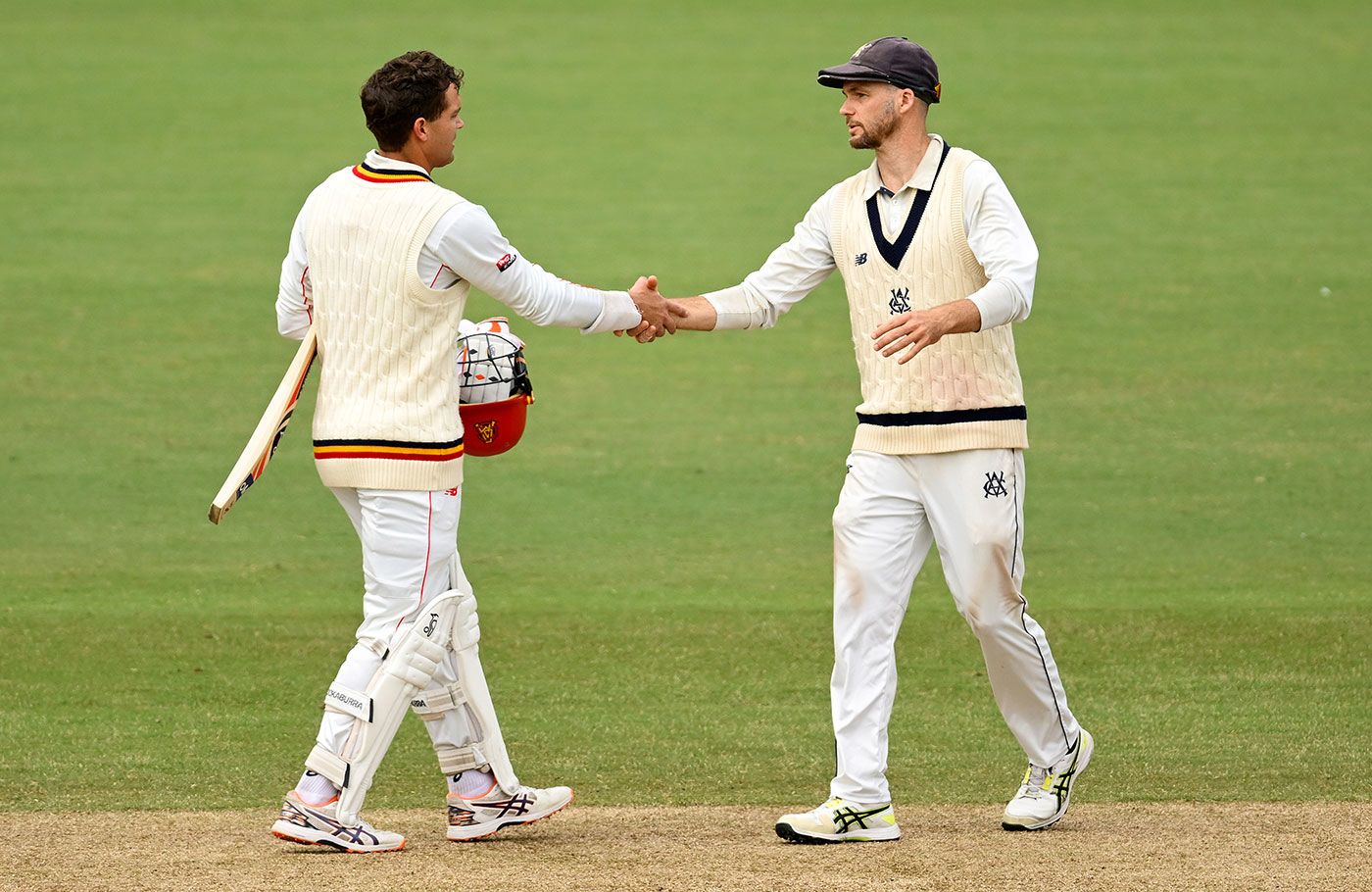 See you next week: Alex Carey and Peter Handscomb shake hands