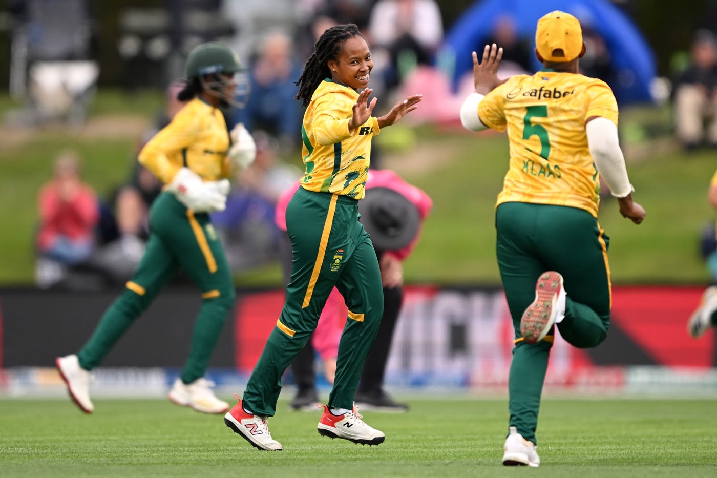 Tumi Sekhukhune took two wickets in her first over