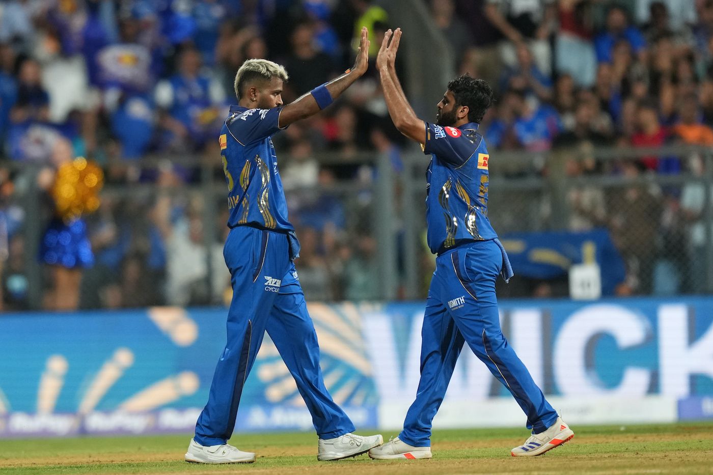 Shardul Thakur celebrates with Hardik Pandya after getting Cameron Green