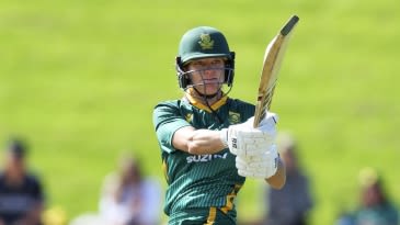 Bosch 83 sets up South Africa's comfortable win