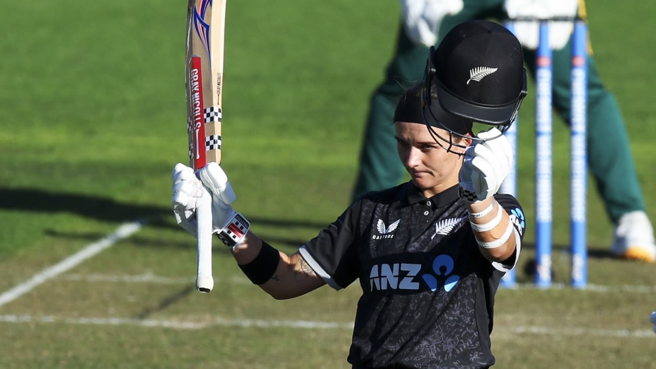 Amelia Kerr hits 139-ball 179* as New Zealand pull off record chase to level series