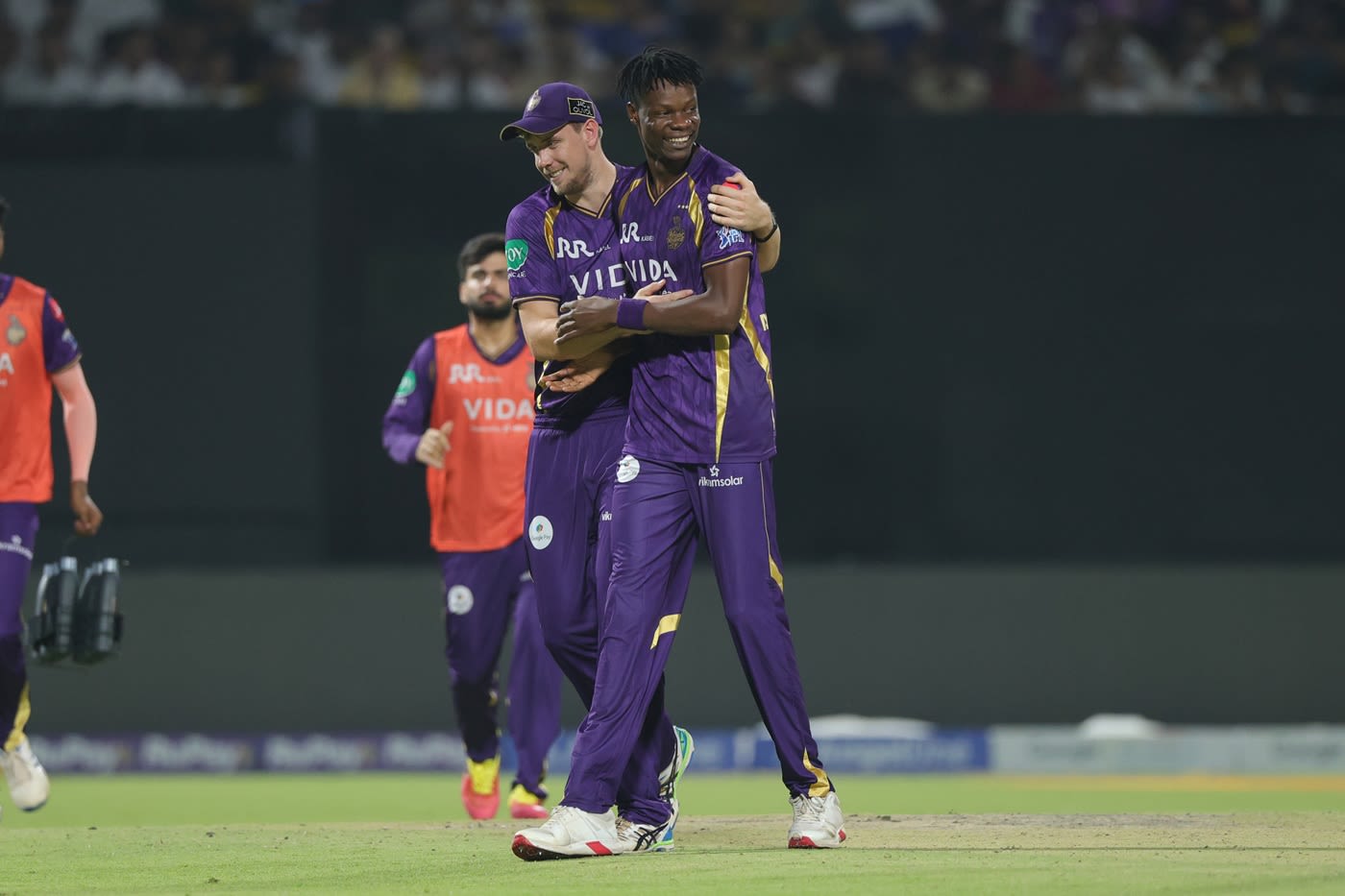 Blessing Muzarabani celebrates his maiden IPL wicket with Cameron Green