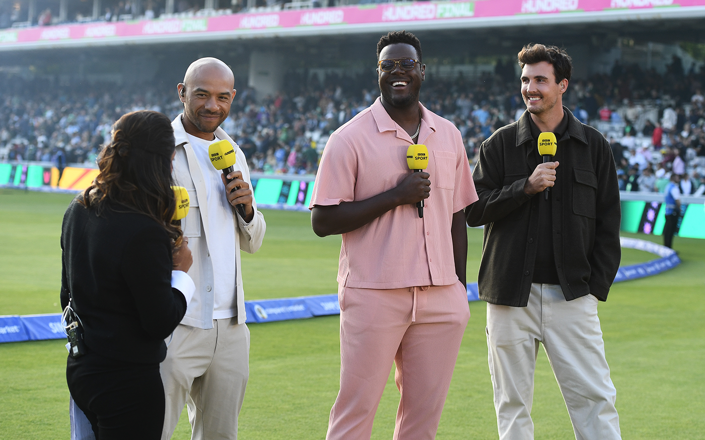 Commentators Isa Guha, Tymal Mills, Carlos Brathwaite and Steven Finn chat by the boundary side