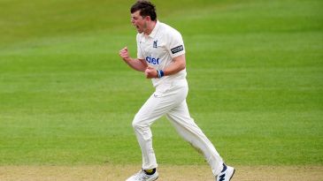 Bamber stars with six but Essex battle back on 19-wicket day