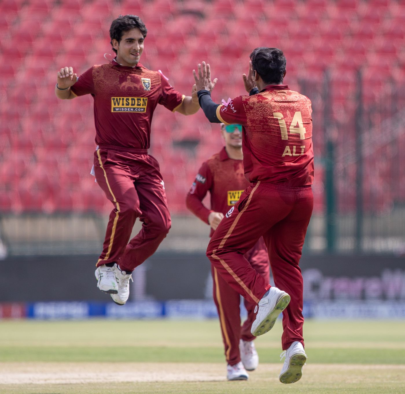 Hunain Shah struck either side of the powerplay