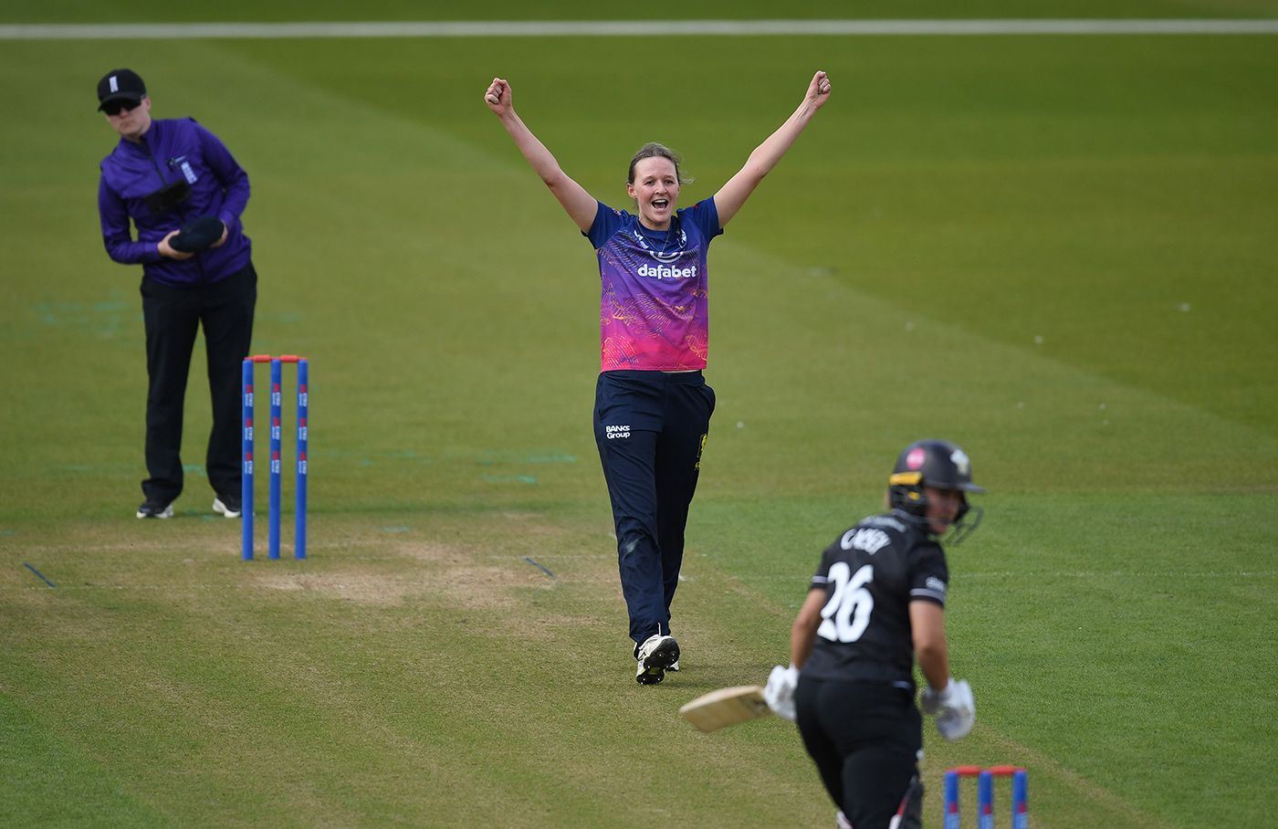 Lauren Filer struck early in Surrey's chase