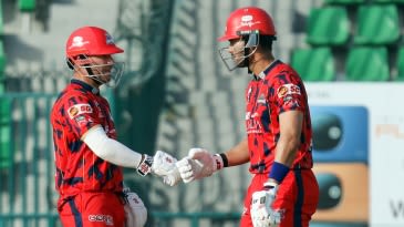 Warner, Hendricks keep Karachi Kings alive for now