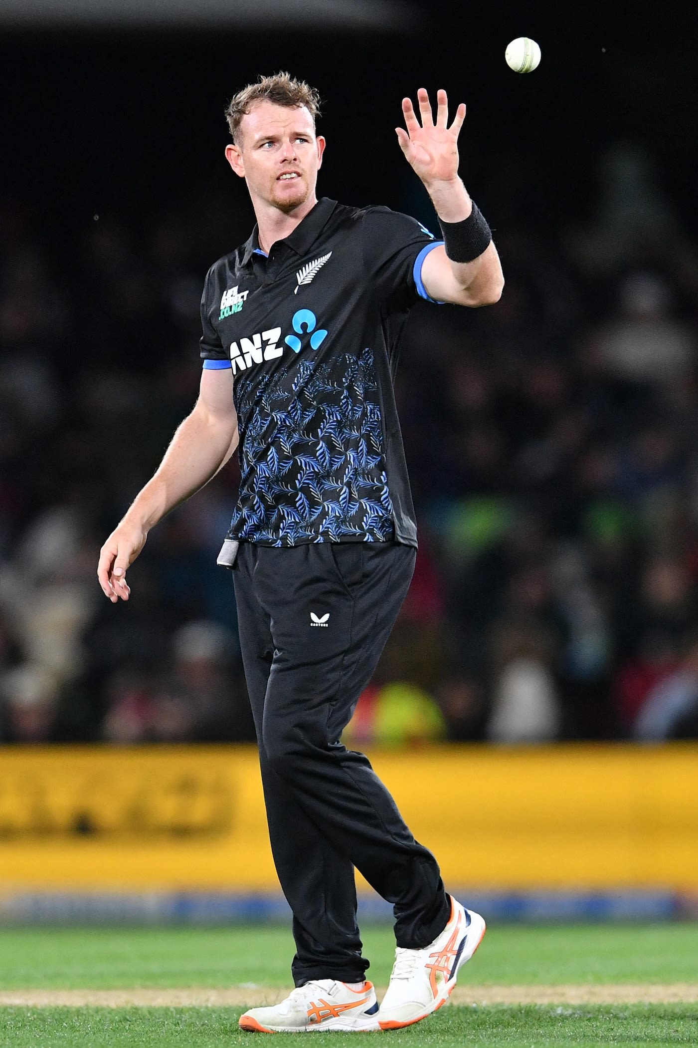 Josh Clarkson prepares to bowl