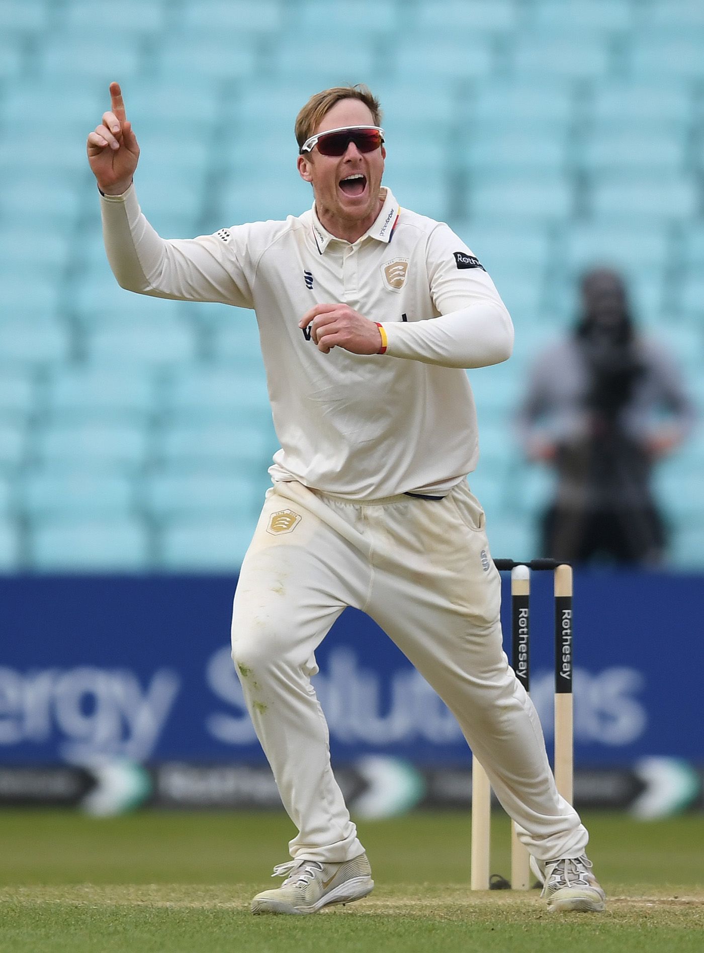 Simon Harmer finished off the Surrey innings
