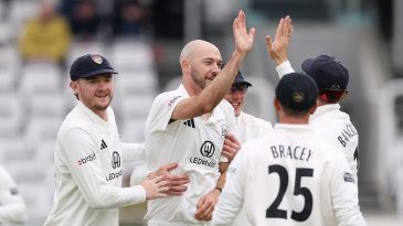 Pro bowling by Gabe Bell, Will Williams delivers season's first win for Gloucestershire