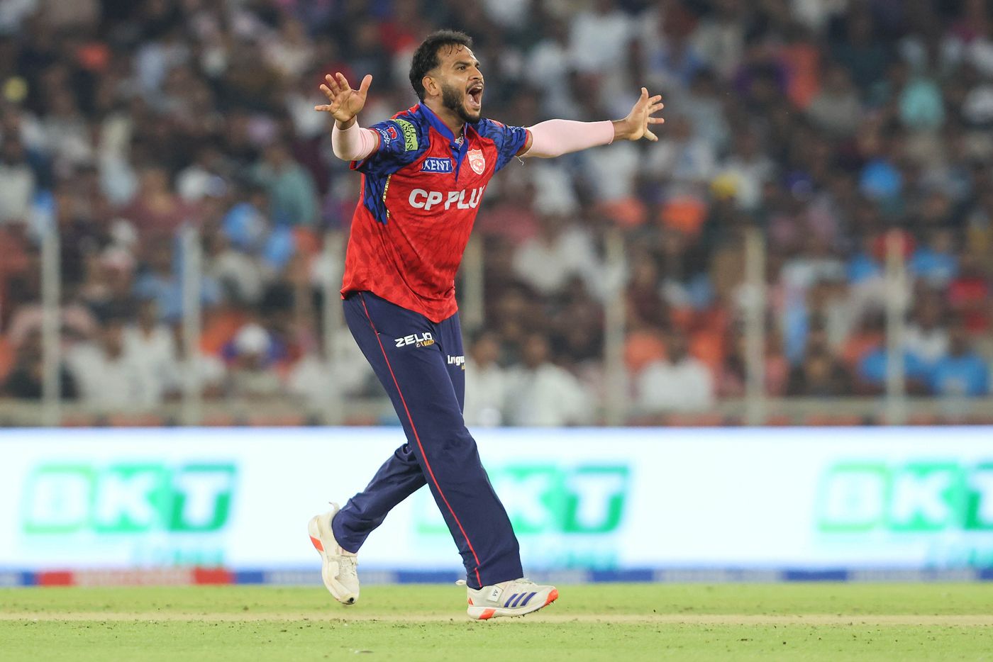 Vijaykumar Vyshak took a wicket in his second over