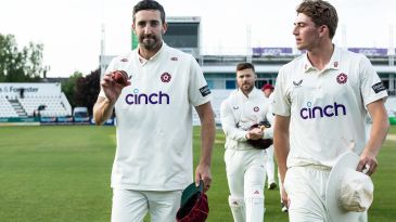 Seven-star Sanderson routs Worcestershire by an innings