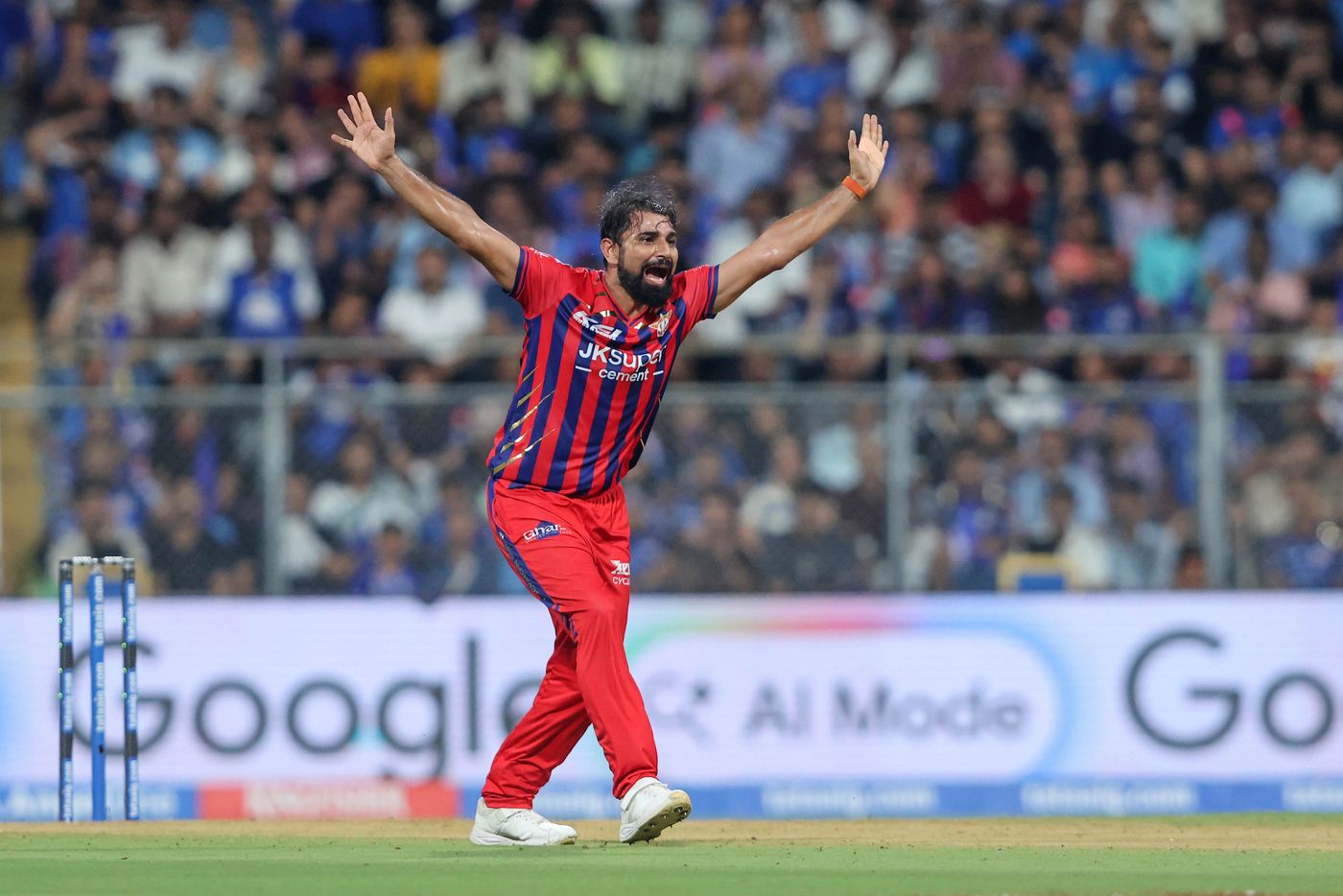 Mohammed Shami returned to the team and took the new ball
