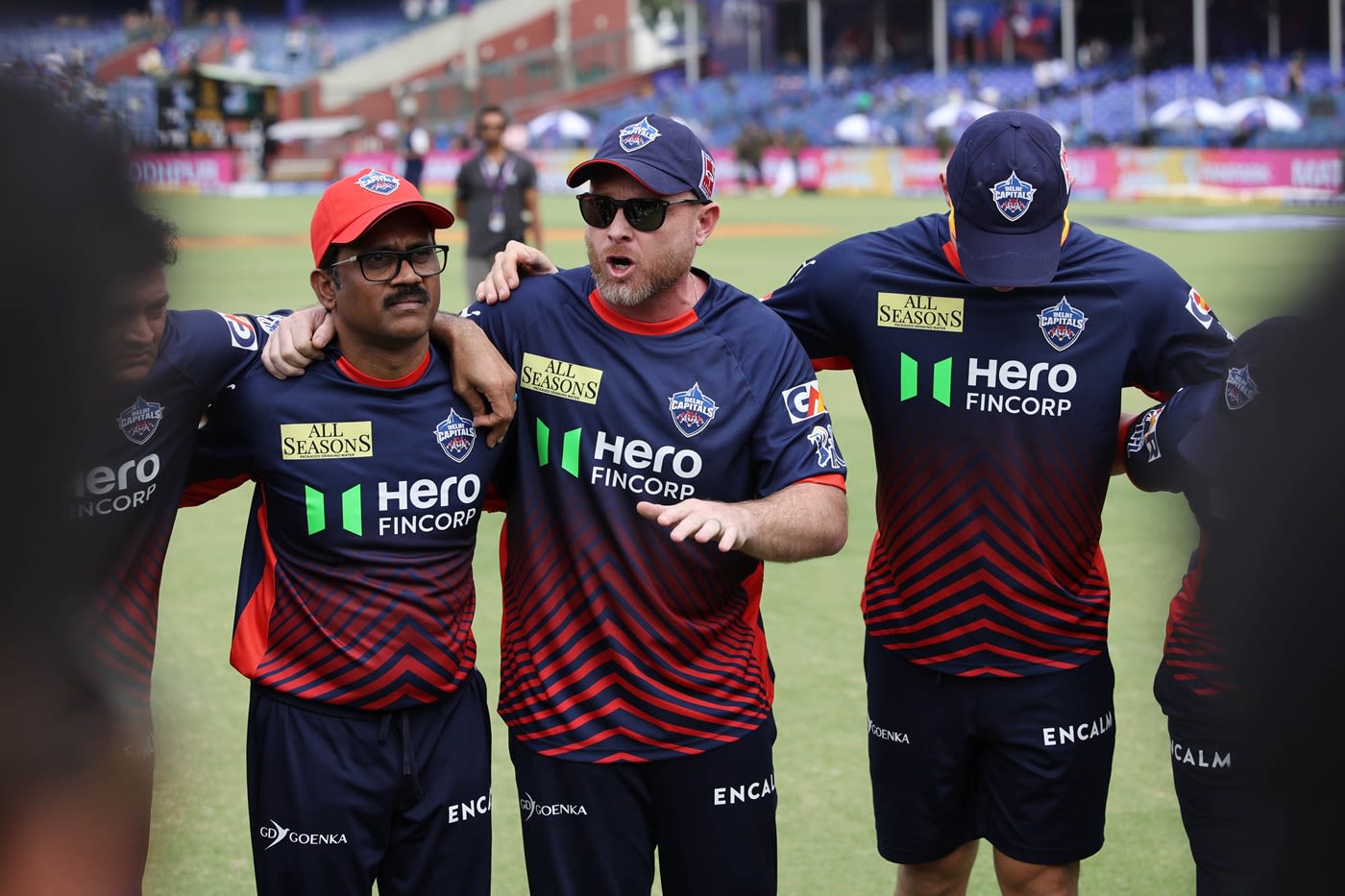 Delhi Capitals assistant coach Ian Bell addresses a team huddle