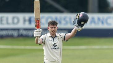 Andersson 129* holds up Kent's promotion push