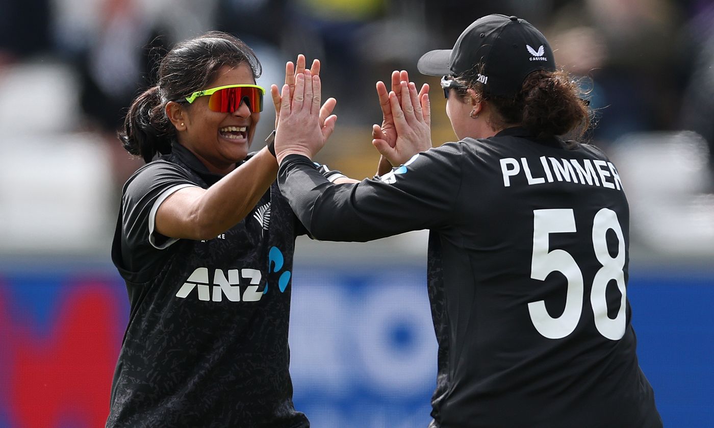 Nensi Patel started tightly and was rewarded with the wicket of Emma Lamb