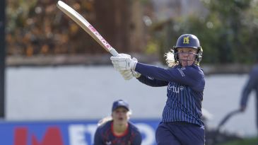Pavely, Taylor star as Warwickshire swat aside Lancashire