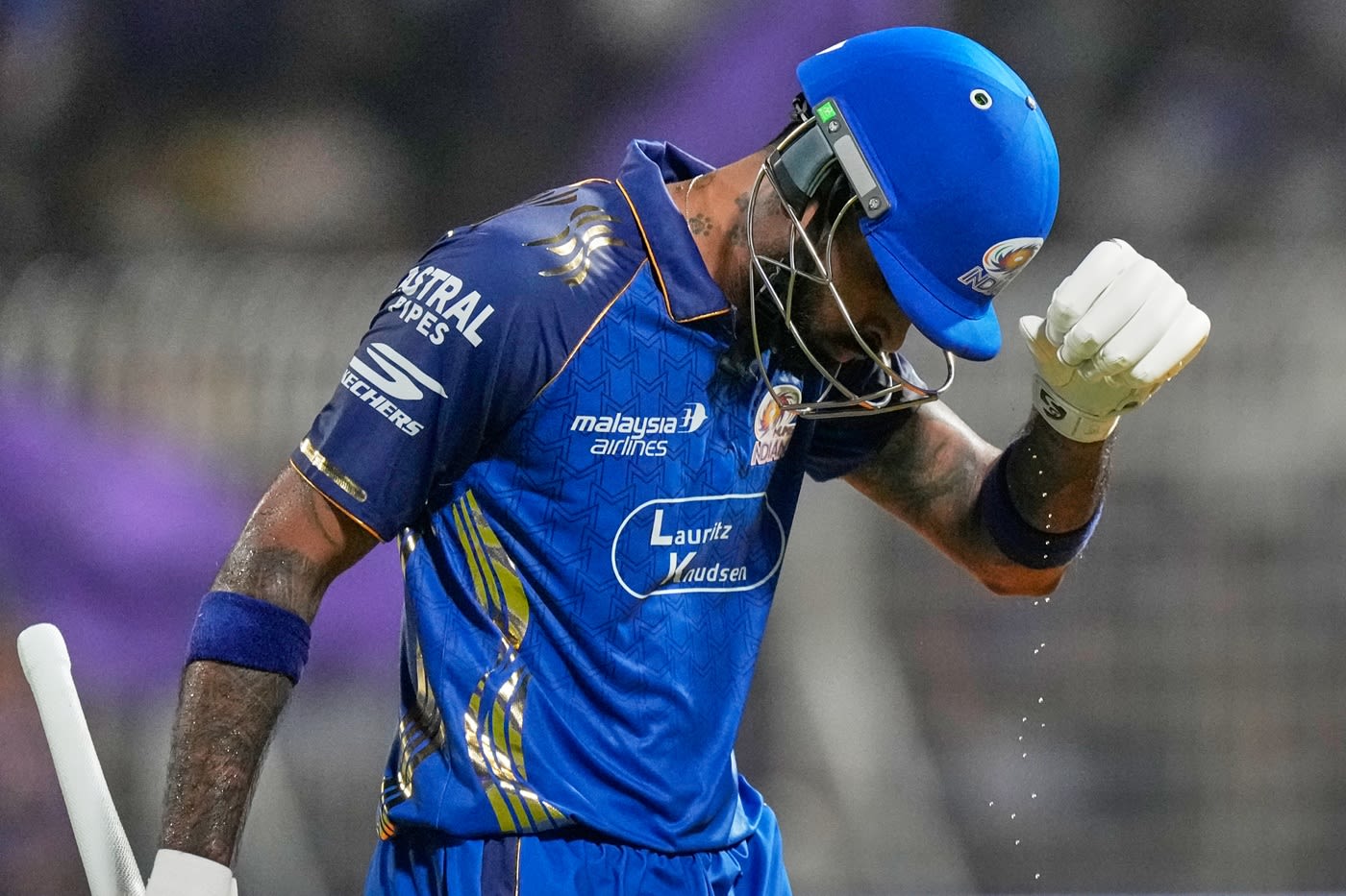 Hardik Pandya's wicket added to MI's slide