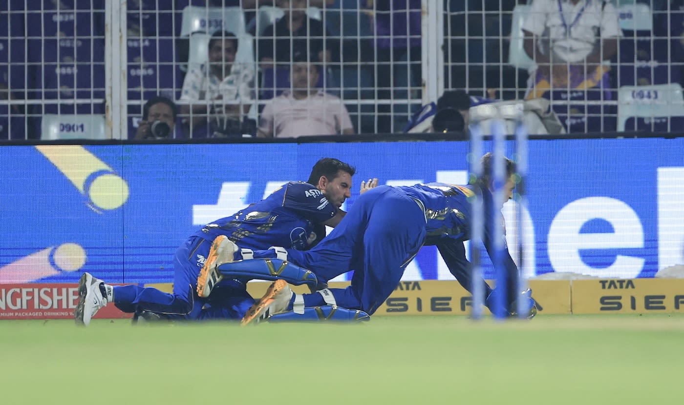 Deepak Chahar nearly collides with Ryan Rickelton while trying to take a catch