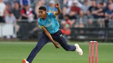 Jansen, de Lange make mincemeat of Warwickshire