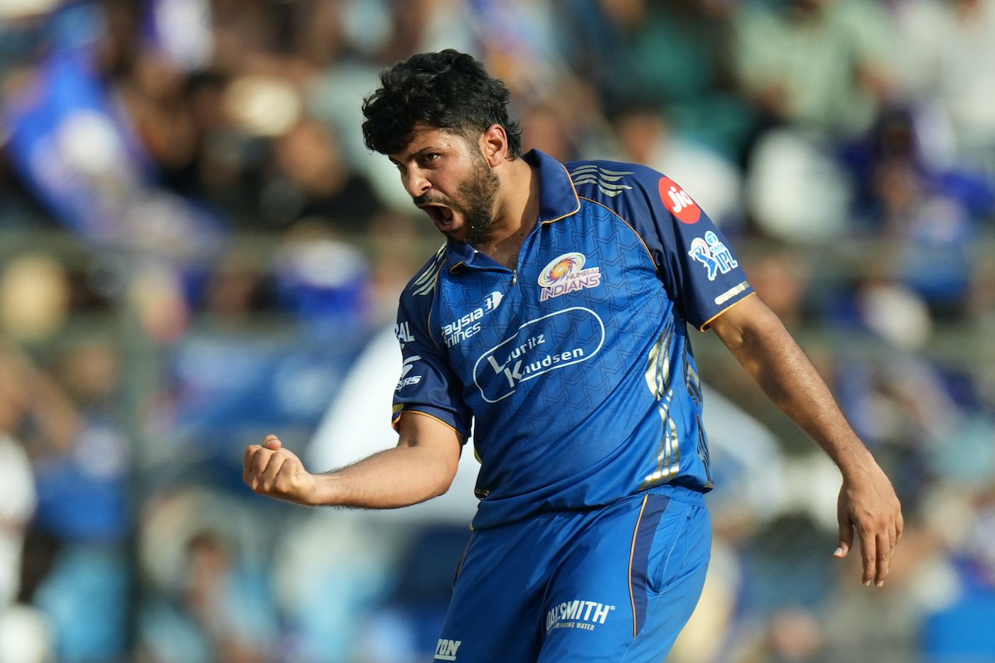 Shardul Thakur, not knowing he'd overstepped, prematurely celebrated Ravindra Jadeja