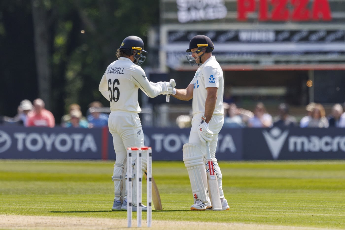 Tom Blundell and debutant Dean Foxcroft helped New Zealand score 490