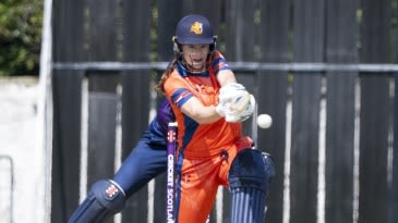 Siegers fifty and three-for help Netherlands make history