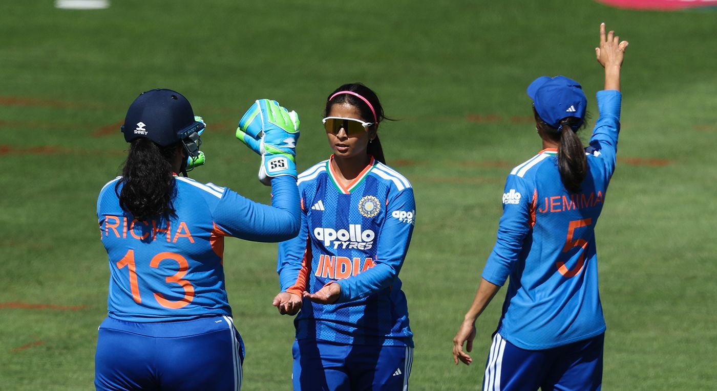 Shreyanka Patil struck in the closing overs