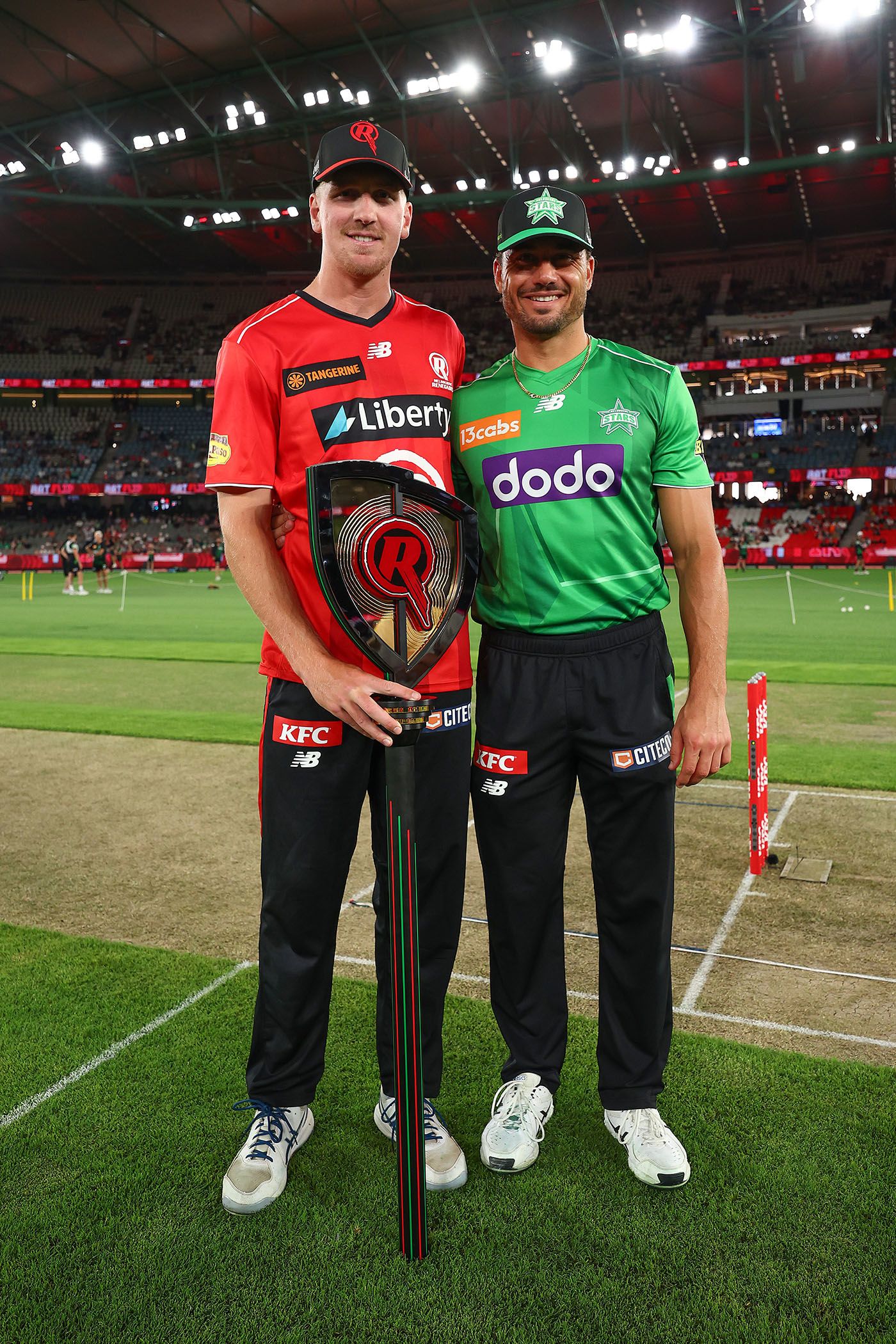Will Sutherland and Marcus Stoinis with the Melbourne Mace