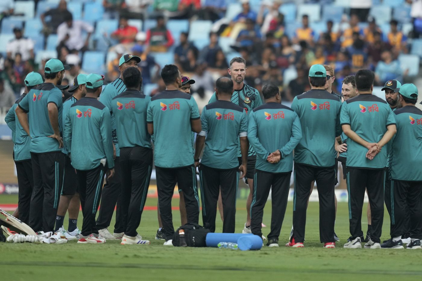 Fast bowling coach Shaun Tait in Bangladesh's huddle