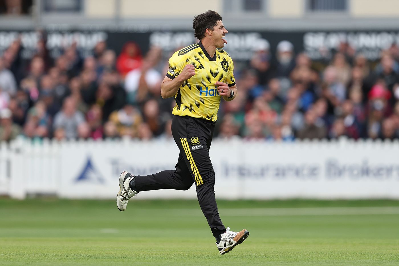 Marchant de Lange claimed two wickets against his old side