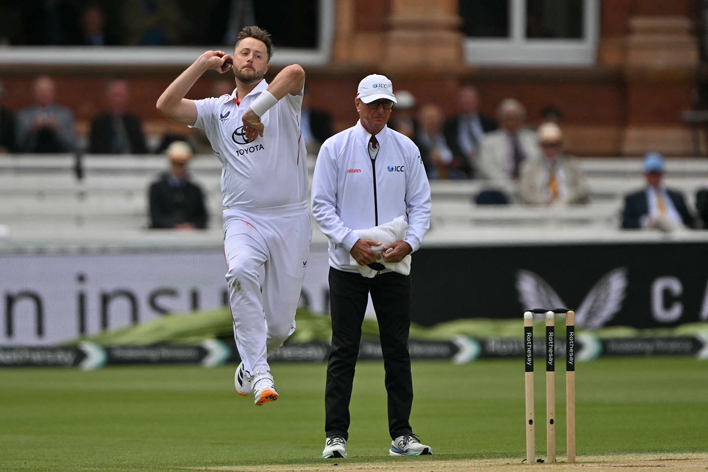 Ollie Robinson jumps into his delivery stride