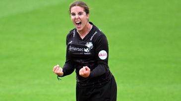 Harris, Barnes rout Warwickshire batting as Somerset surge