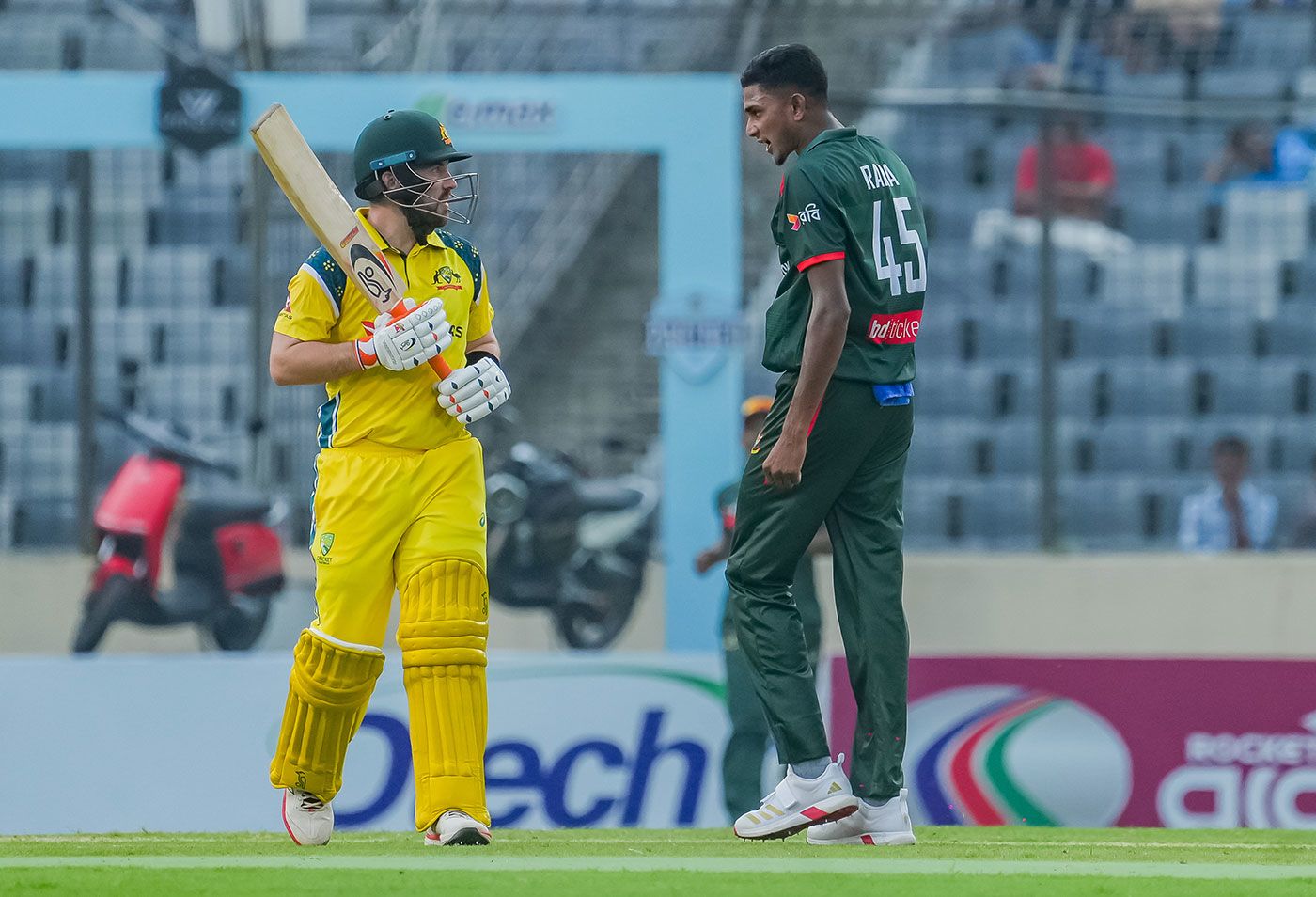 Nahid Rana has words with Josh Inglis