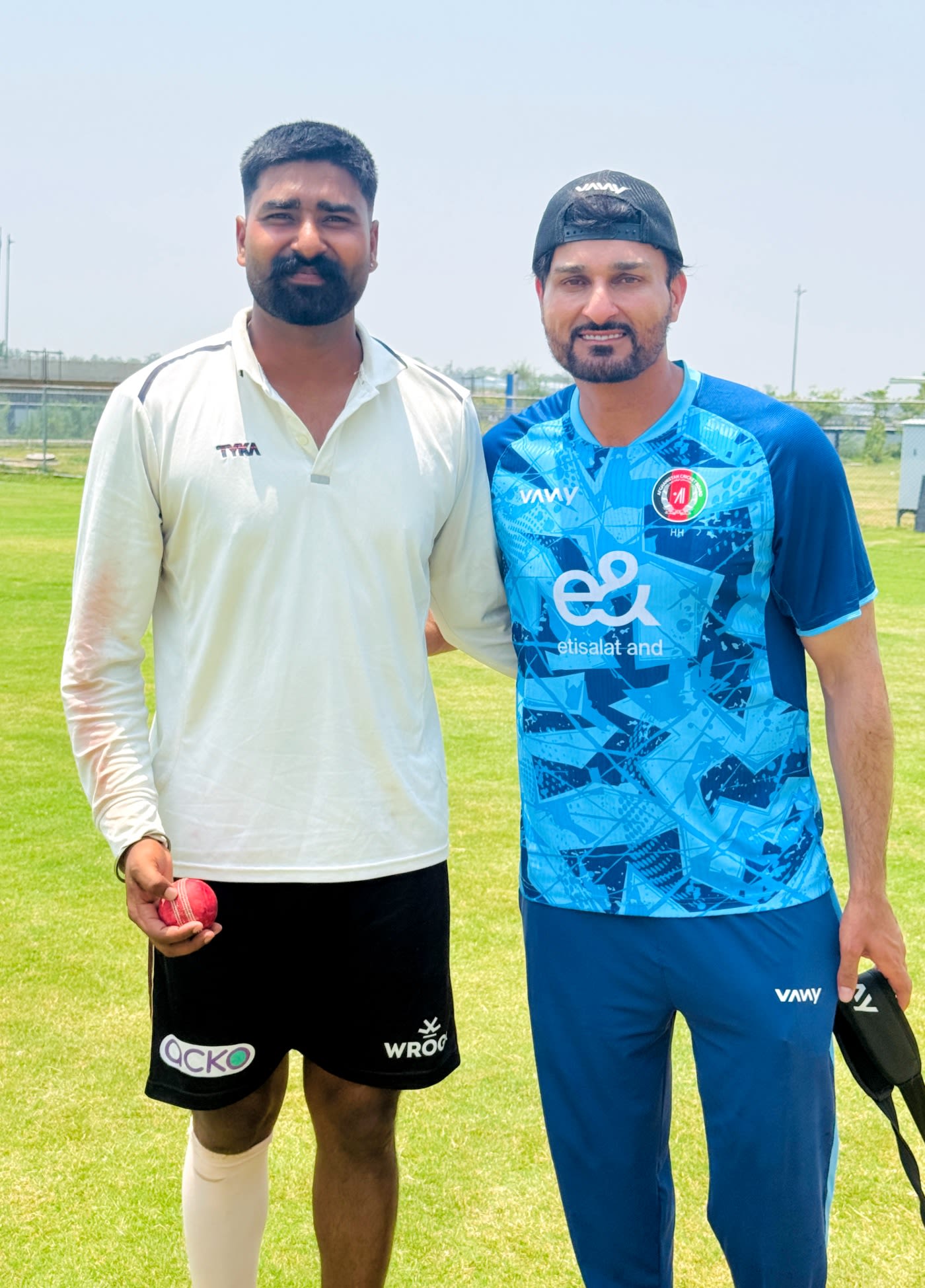 Ramesh Kumar poses with Afghanistan bowling coach Hamid Hassan